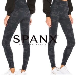 SPANX NWOT Look At Me Now Camo Leggings Large